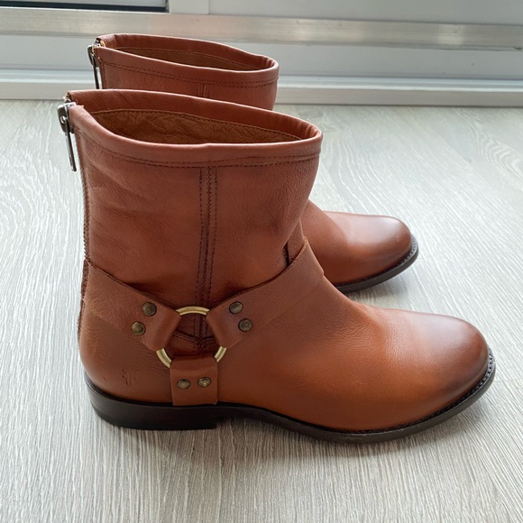 FRYE Philip Harness Short in Brown Size 8 - Picture 2 of 4